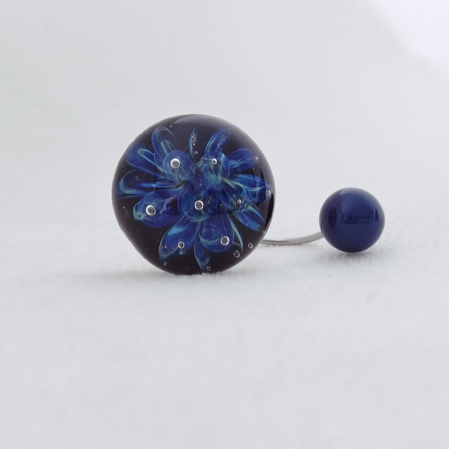 Bague " Kiléyo, les interchangeables invisibles "