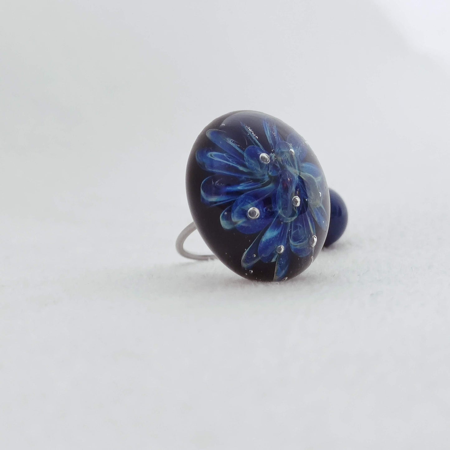 Bague " Kiléyo, les interchangeables invisibles "