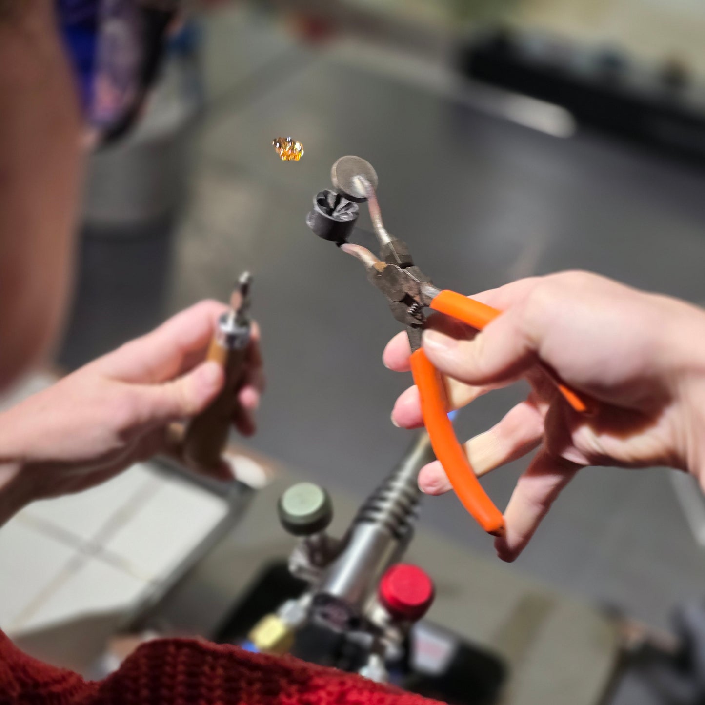 Atelier " Réalisez votre bouquet de fleurs en verre filé au chalumeau " en duo